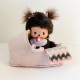 Monchhichi baby - Bebichhichi med pink hagesmæk